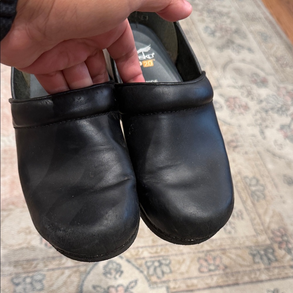 Dansko Black Wide XP 2.0 Mules 6.5 Wide clogs - Picture 3 of 6